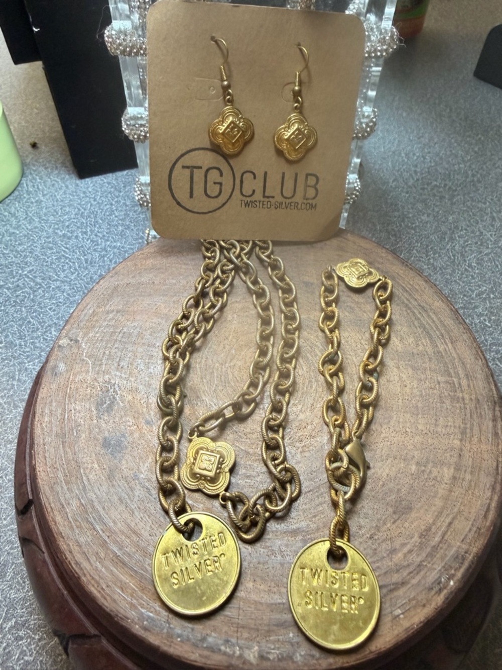 Gold-Tone Pendant Necklace – Gold